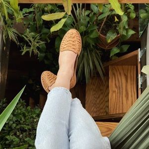 Nisolo Ecuador Huarache in Almond